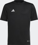 Zwart Adidas Tabela 23 voetbalshirt met witte logo's en strepen aan de zijkant.