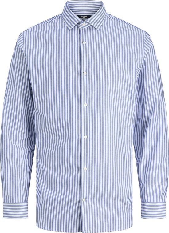 Een voorzijde van een langere mouwen, blauw-wit gestreept formeel overhemd met een kraag.