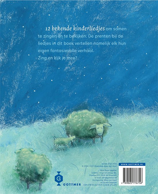 De achterkant van een kinderboek met schapen en lammetjes op een grasveld onder een blauwe sterrenhemel. Tekst: 12 bekende kinderliedjes om samen te zingen. Titel: Daar buiten loopt een schaap.