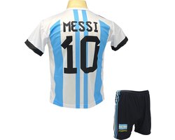 foto van Messi Argentinië Tenue | Voetbal Shirt + broekje set - EK/WK voetbaltenue - Maat 140