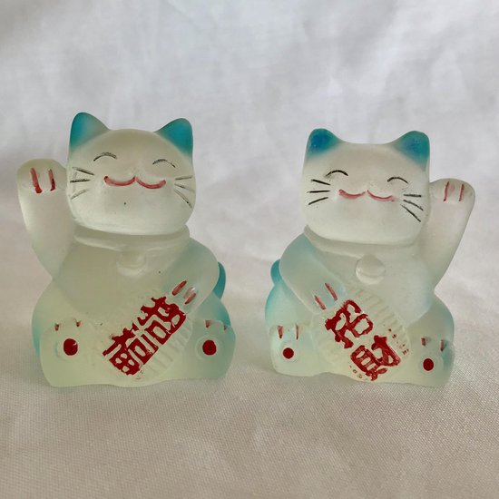 Geluksbrenger Japanse gelukskat-Het geluks katje "maneki neko." set van 2 stuks 3.8x3.8x4.8cm resin handgeschilderde blauwe kleur katten.