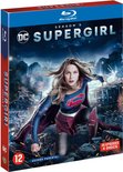 Hoes van Supergirl seizoen 3 Blu-ray met Supergirl die gehurkt zit met cape wapperend.