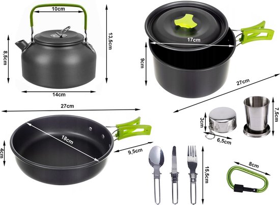 Afmetingen van een kampeerservies set met waterkoker, pan, koekenpan, mok, bestek en karabijnhaak.