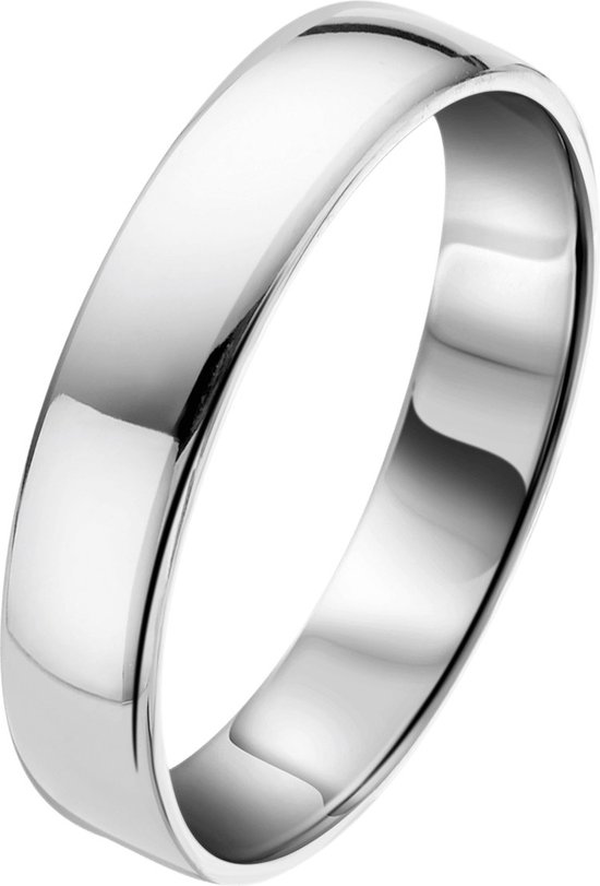 Glinsterende, zilverkleurige gladde ring, op een witte achtergrond.