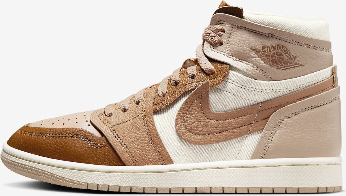 Nike Air Jordan 1 High - Maat 38 - Beige/Bruin - Sneakers Dames