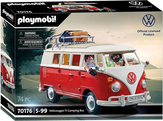 Verpakking van de PLAYMOBIL Volkswagen T1 campingbus, rood en wit, met twee figuren op de bus.