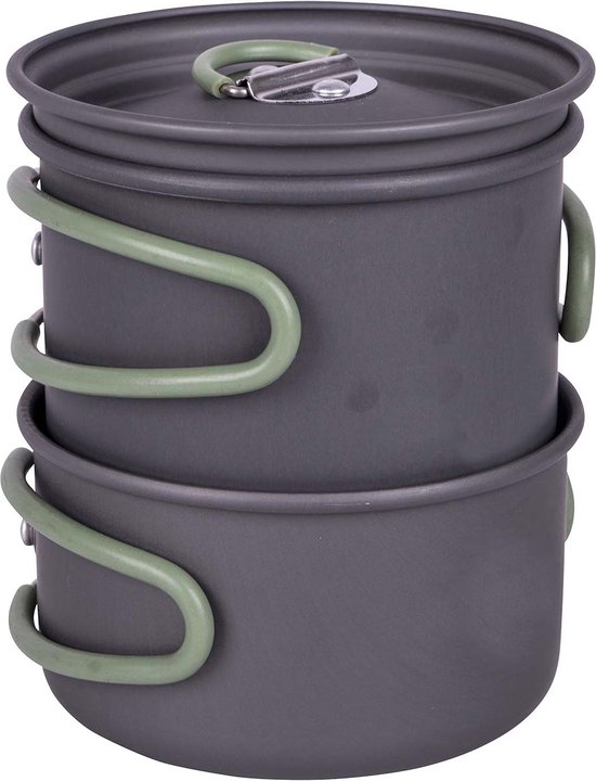 Grijze aluminium pannenset met groen handvat, gestapeld.
