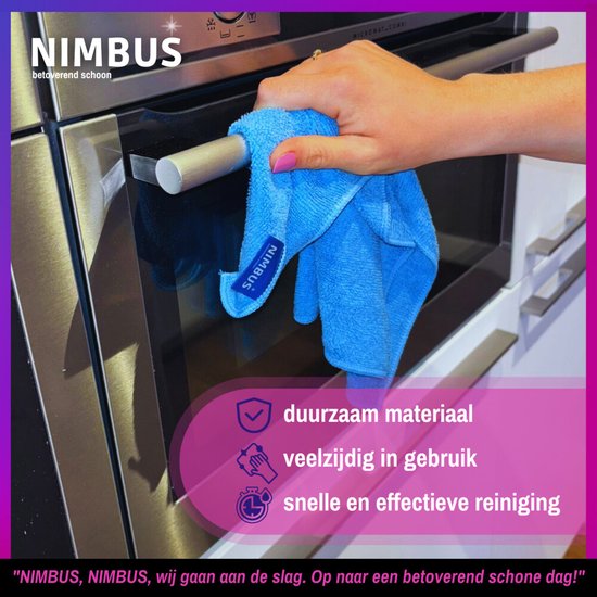 Hand met blauwe microvezeldoek met NIMBUS label, reinigt ovenruit.