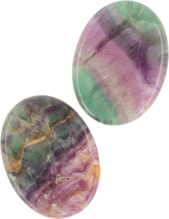 Deux pierres de fluorite ovales et lisses avec des motifs violets, verts et jaunes.