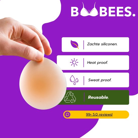 Hand die een beige Boobees nippel cover vasthoudt. Zachte siliconen, hitte- en zweetbestendig, herbruikbaar.