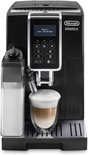Zwarte De'Longhi Dinamica volautomatische espressomachine met melkreservoir en een glas latte macchiato.