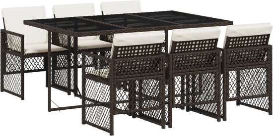 Ensemble de jardin en rotin brun avec table et six chaises rembourrées blanches.