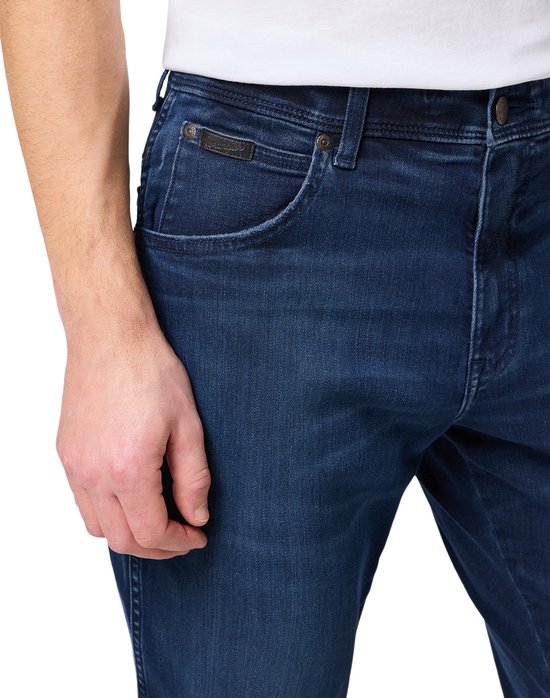 Wrangler Jeans Da Uomo Texas Regular Fit - Modello Autentico Gamba Dritta, Colore Nero Blu, Taglia 42W X 32L