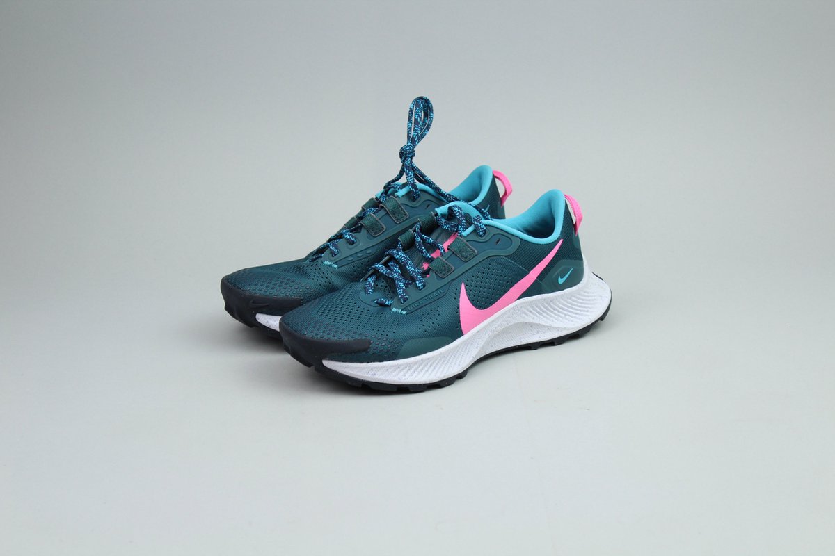 Pegasus Trail 3 Dark Glow Sneakers Unisex Wit