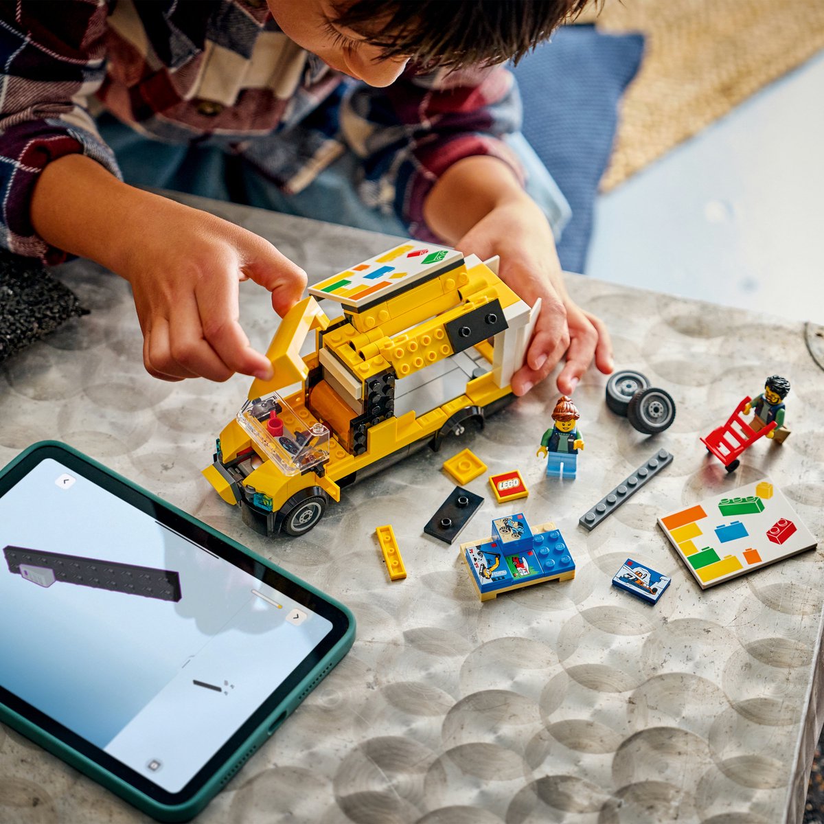 LEGO® City: De LEGO Bestelwagen - Bouw- en Speelset voor Autofans Vanaf 6 Jaar - Met 2 Minifiguren - 60500 — afbeelding 9