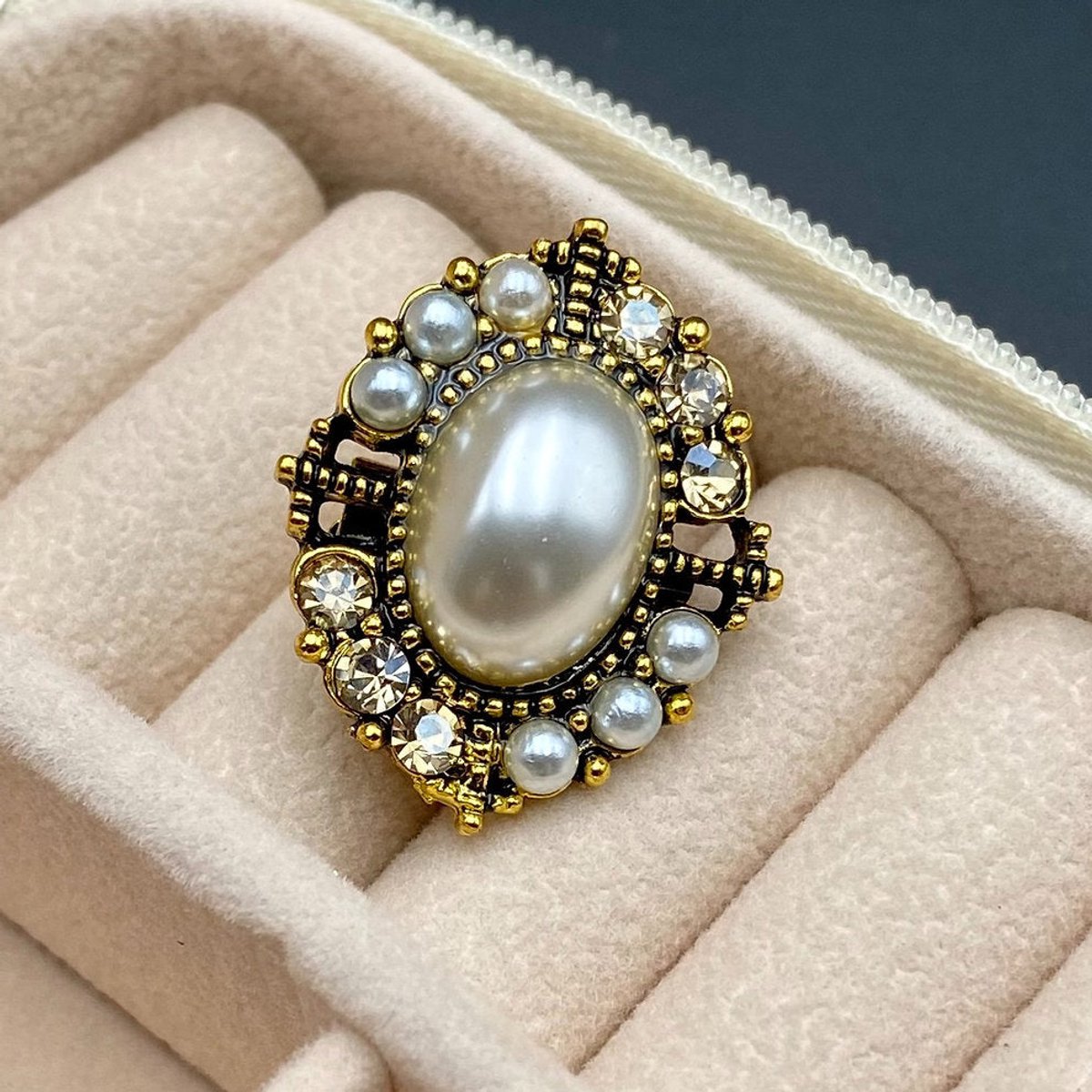 Broche - Elegante Broche met Kristallen en Parel