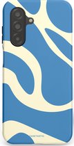 Casetastic hoesje geschikt voor Samsung Galaxy A26 - Dubbellaagse bescherming - Lichtblauwe water vlekken - Fashion Case - Lavendel Crème Lichtblauw