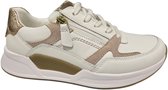 Witte sneaker met rits, goudkleurige accenten en taupe suède inzetten.