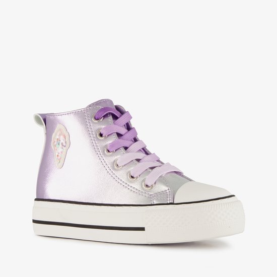 Paarse metallic high-top sneaker met veters, rits en ijsje patch.