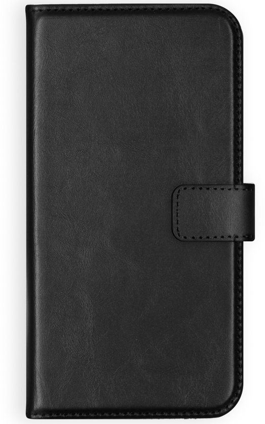 Étui portefeuille Selencia noir en cuir véritable, fermé. Avec fermeture magnétique et surpiqûres.