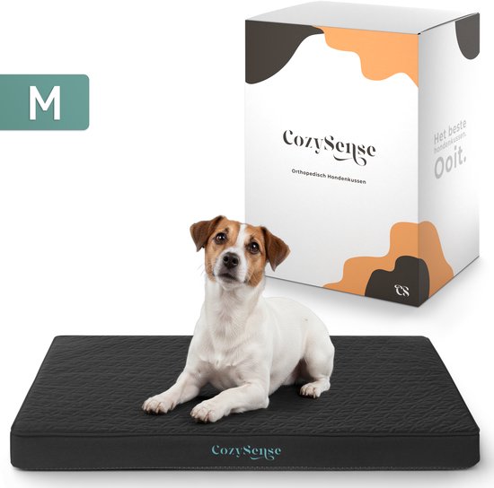 Jack russell terrier sur un coussin orthopédique noir pour chien à côté d'un emballage avec logo "CozySense".