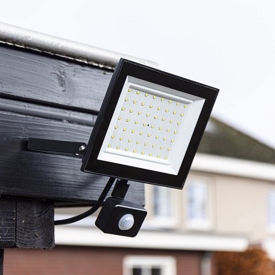 HOFTRONIC - Lumos LED Breedstraler met bewegingssensor en schemerschakelaar - OSRAM Chips - 50W 4770lm - vervangt 250W - 6500K - IP65 - 2 jaar garantie
