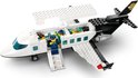LEGO City vliegtuig, wit met zwarte motoren en staart, met piloot en passagiers.