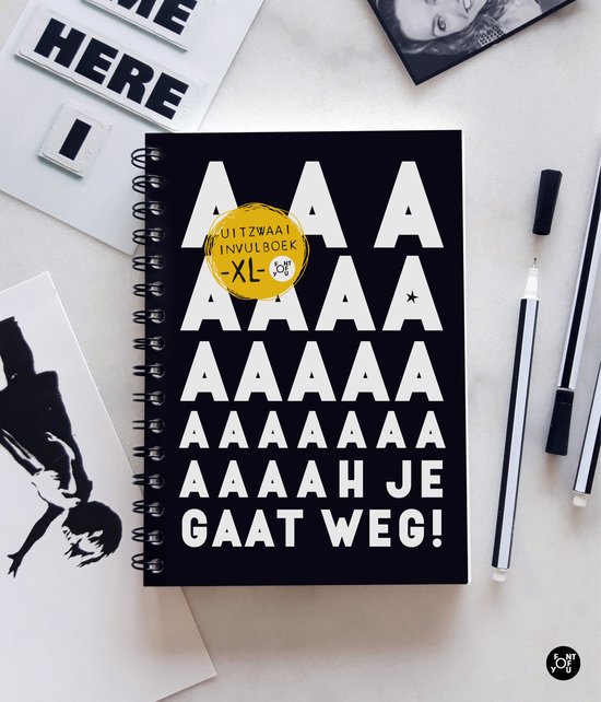 Zwart invulboek XL met spiraalbinding en grote witte letters: "AAAAAAAAAH JE GAAT WEG!".