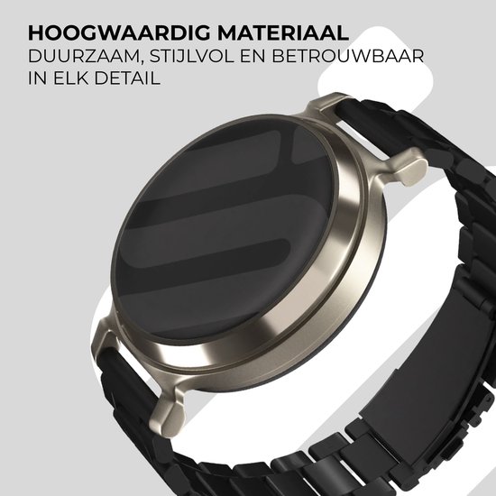 Bracelet à maillons en métal noir sur une montre connectée avec boîtier doré.