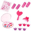 Accessoires voor het haar: roze haarrollers, een kam, een hartvormige haarborstel, make-up en kroontjes in paars en roze.