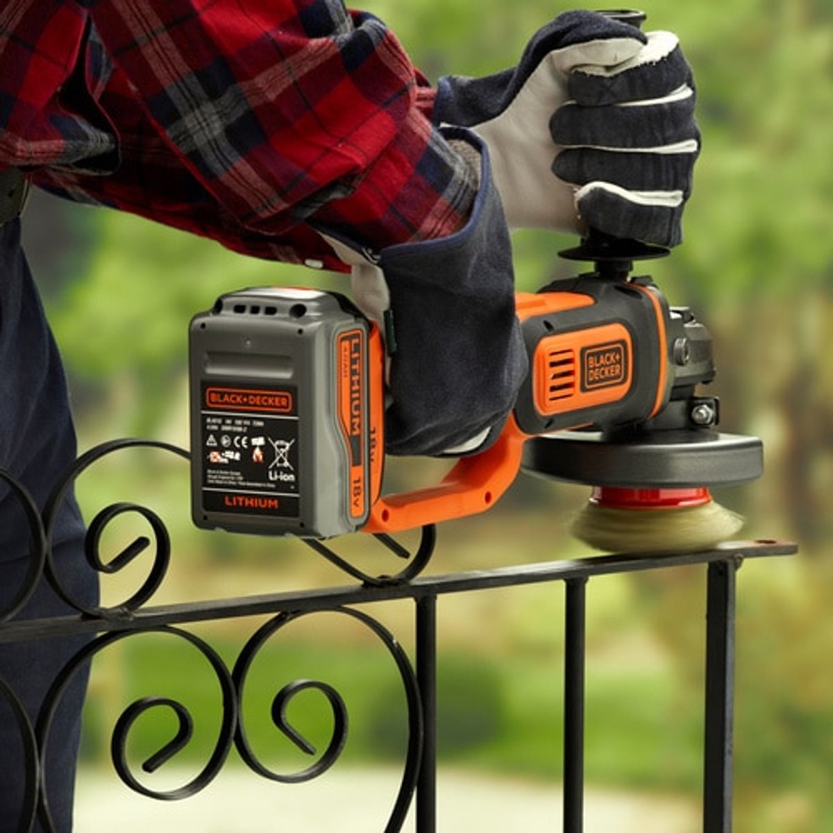 Bol.com BLACK+DECKER BCG720M1-QW Haakse slijper - 18V - 125mm aanbieding