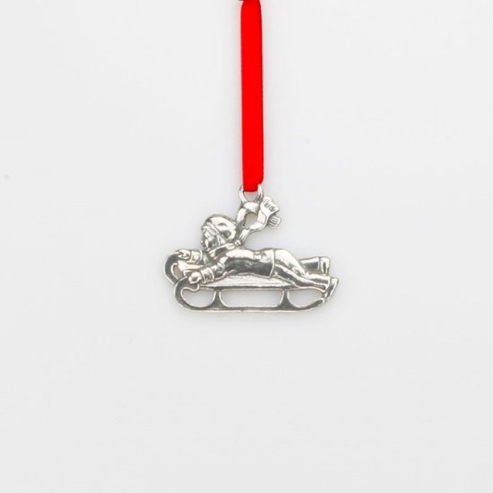 Kersthanger - Kind met slee - Unieke Kersthangers voor in de Kerstboom – Luxe Handgemaakte Ornamenten – Exclusieve Kerstdecoratie set - Kerstcadeau - Brievenbuscadeau