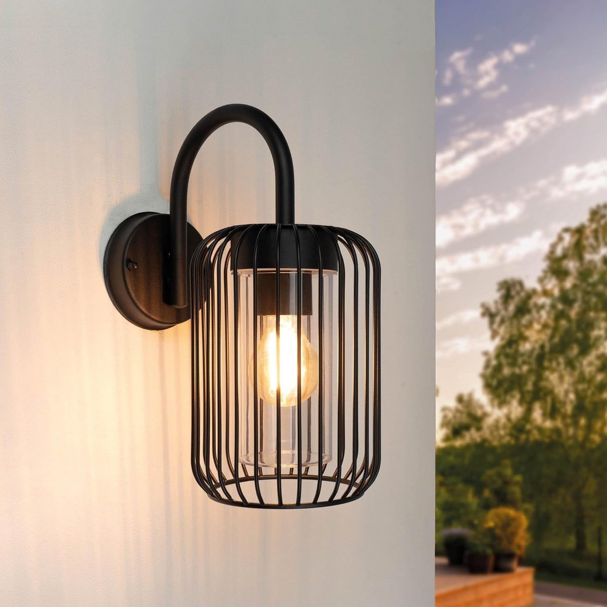 Klassieke Zwarte LED Buitenwandlamp met E27 Fitting en IP44