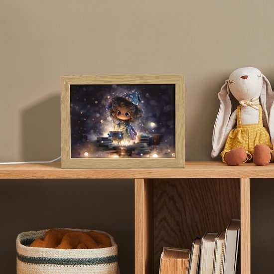 Nachtlampje 20x15 cm - Kinder lampje - Meisje - Toveren - Sterren - Paars - Tafellamp kinderkamer - Slaapkamer lamp - Bedlamp kinderen - Kinderlampje stopcontact - Wandlamp babykamer - Nachtlampjes van Merkloos — afbeelding 3