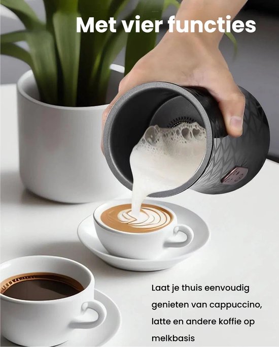 Zwarte melkopschuimer met geometrisch patroon, giet melkschuim in een kopje koffie.