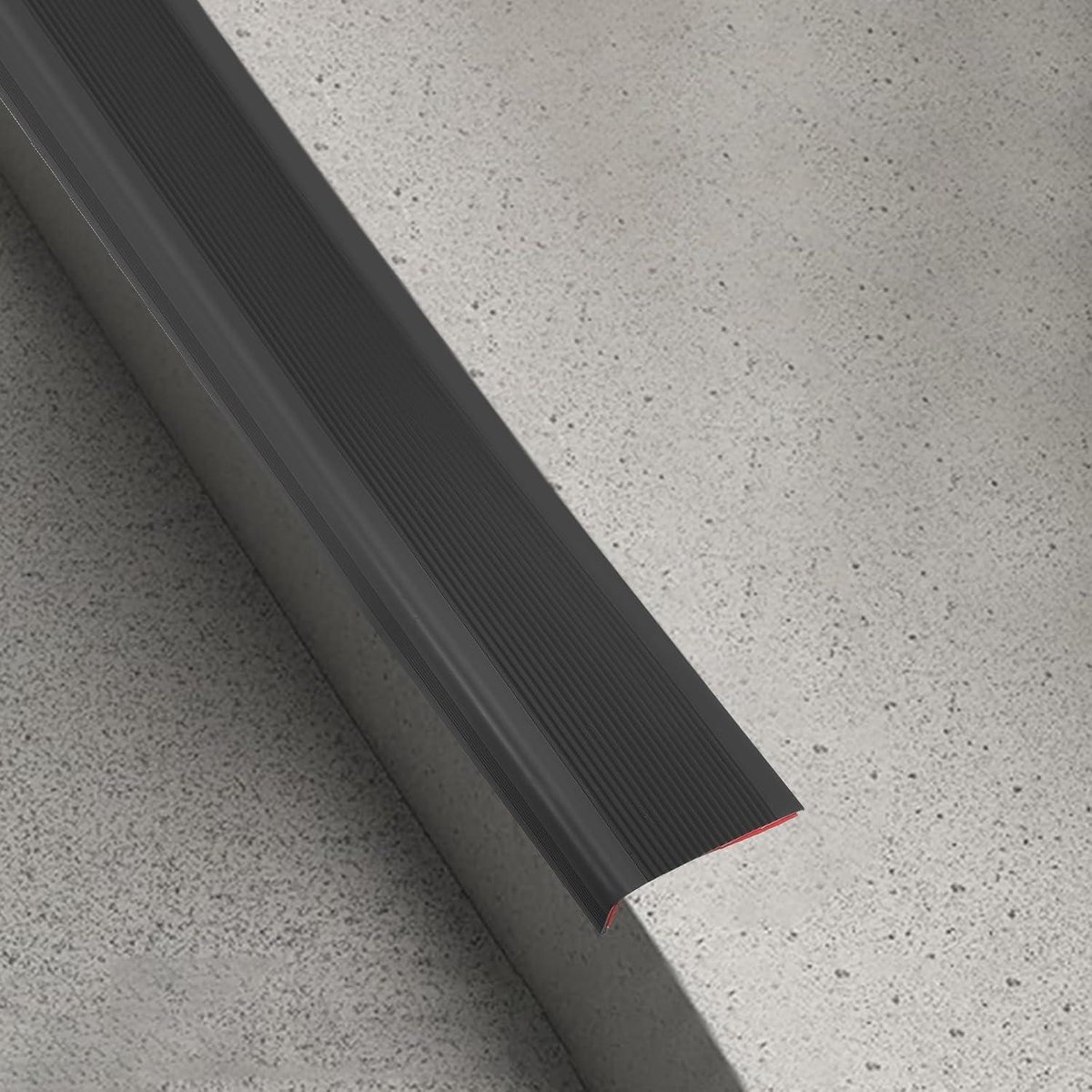 Allecta - Zelfklevende Traprandprofiel van 2,5 mm PVC voor binnen en buiten, zwart, L-vormige traprandbekleding met extra bescherming
