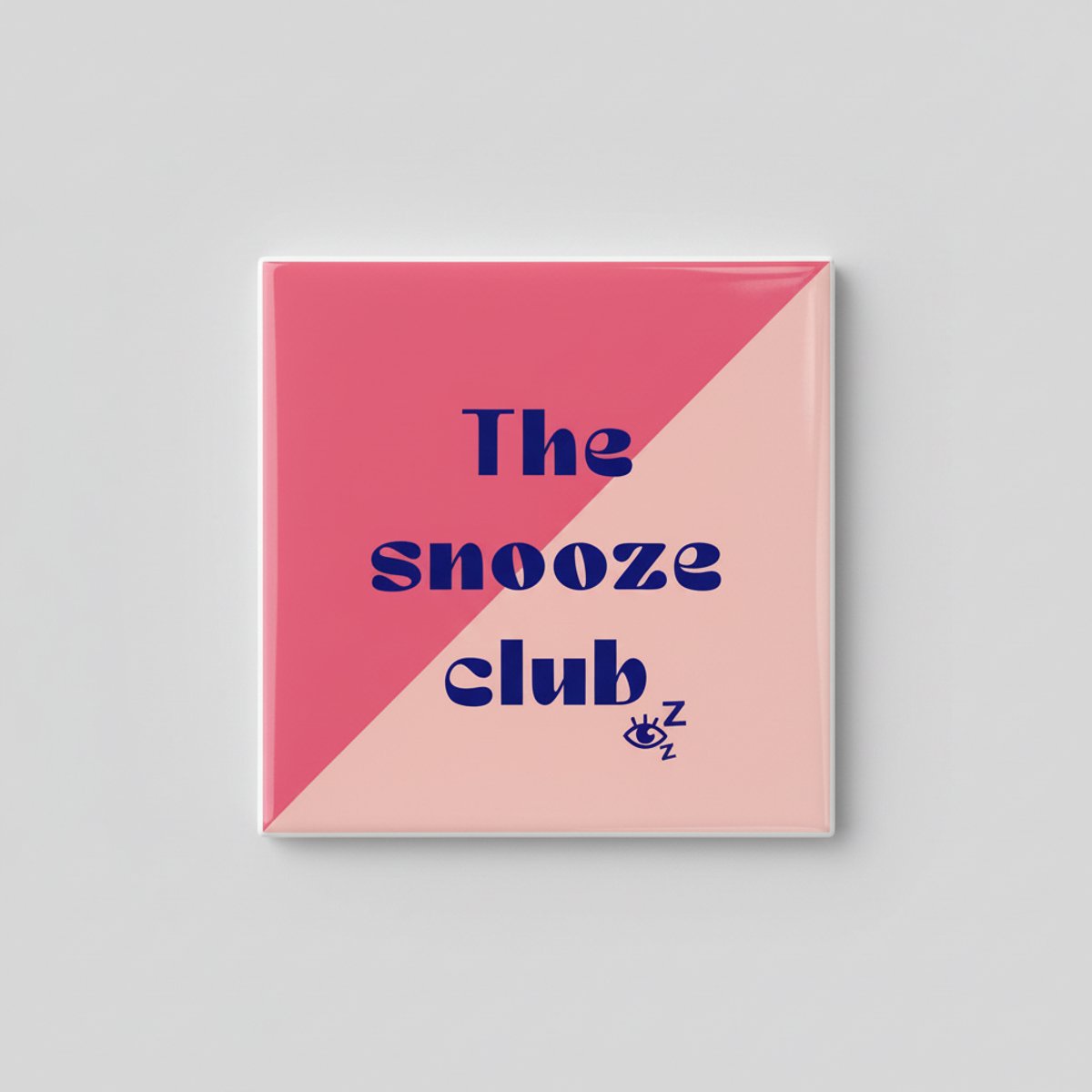 Slaapliefhebber Keramische Tegel – “The Snooze Club” Grappige Typografie Slaapkamer Wandde