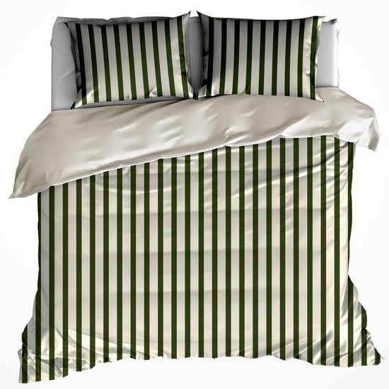 Housse de couette avec fond crème et rayures verticales vert foncé. Deux taies d'oreiller avec le même motif.