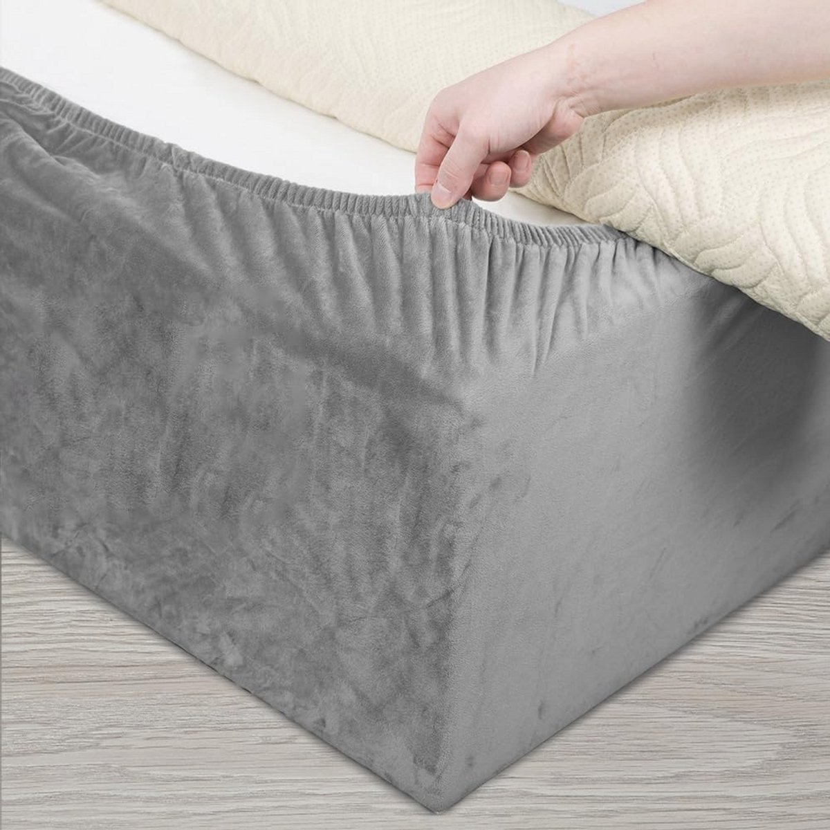 Bedvolant van fluweel voor slaapbank en bedbescherming - Lichtgrijs, Cal King (180-190 cm)