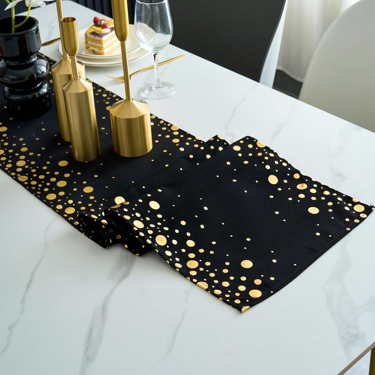 Tafelloper zwart met gouden stippen 30 x 220 cm polyester
