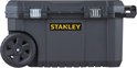 Grijze Stanley gereedschapskist met wielen, metalen sluitingen en handvat.