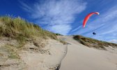 Fotobehang Duinen met kitevlieger 250 x 260 cm