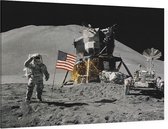 Astronaut salutes beside U.S. flag (maanlanding) - Foto op Canvas - 90 x 60 cm