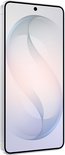 Witte Samsung Galaxy S26+ met een gestileerde, golvende achtergrond.