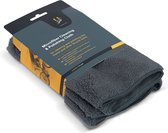 Verpakking met een grijze microvezel reinigings- en polijstdoek voor fietsen.