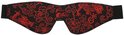 Zwarte blinddoek met rood draken- en bloemenpatroon.