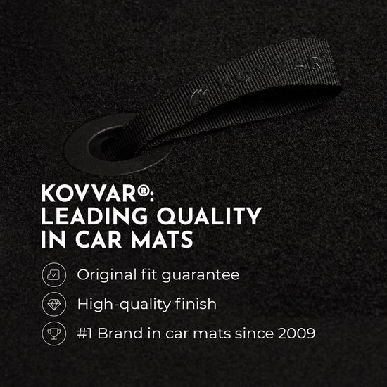 Gros plan d'un tapis de voiture noir avec le texte 'Kovvar : La meilleure qualité en tapis de voiture', 'Garantie d'ajustement d'origine', 'Finition de haute qualité' et 'Marque de tapis de voiture depuis 2009'.