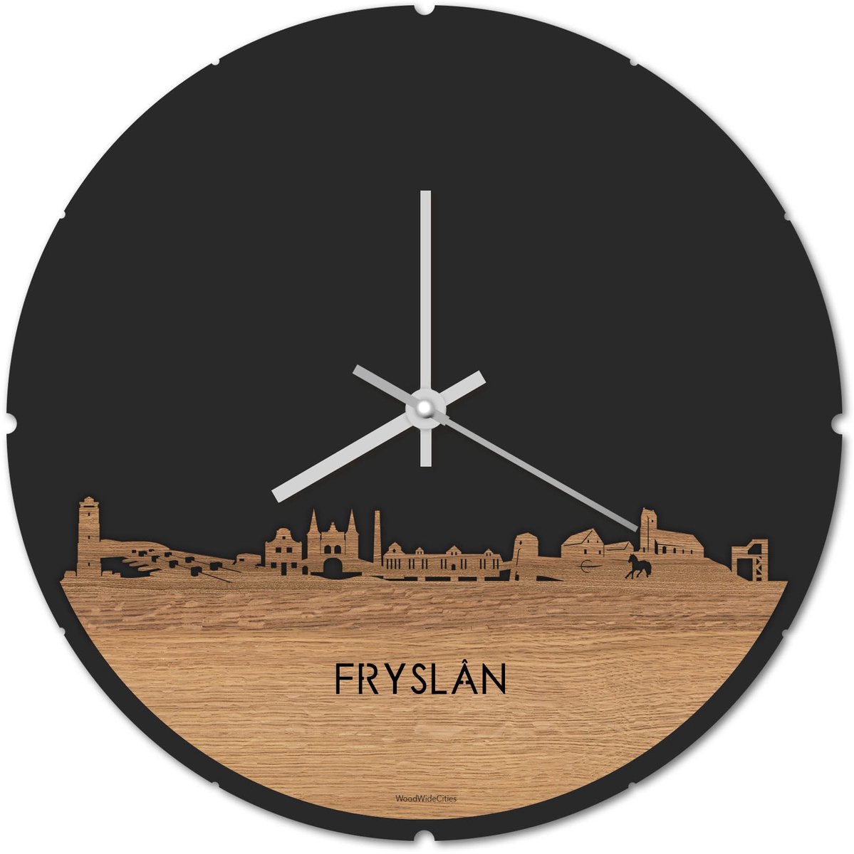Skyline Klok Rond Fryslân Eikenhout - Ø 44 cm - Stil uurwerk - Wanddecoratie - Meer steden beschikbaar - Woonkamer idee - Woondecoratie - City Art - Steden kunst - Cadeau voor hem - Cadeau voor haar - Jubileum - Trouwerij - Housewarming -