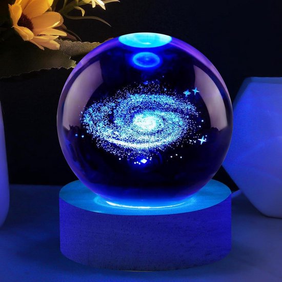 3D Crystal Ball Lamp - Night Light voor Kinderen - 6cm LED Galaxy Planeet Nachtlamp met Houten Basis - Kleurrijk voor Slaapkamer van Merkloos — afbeelding 2