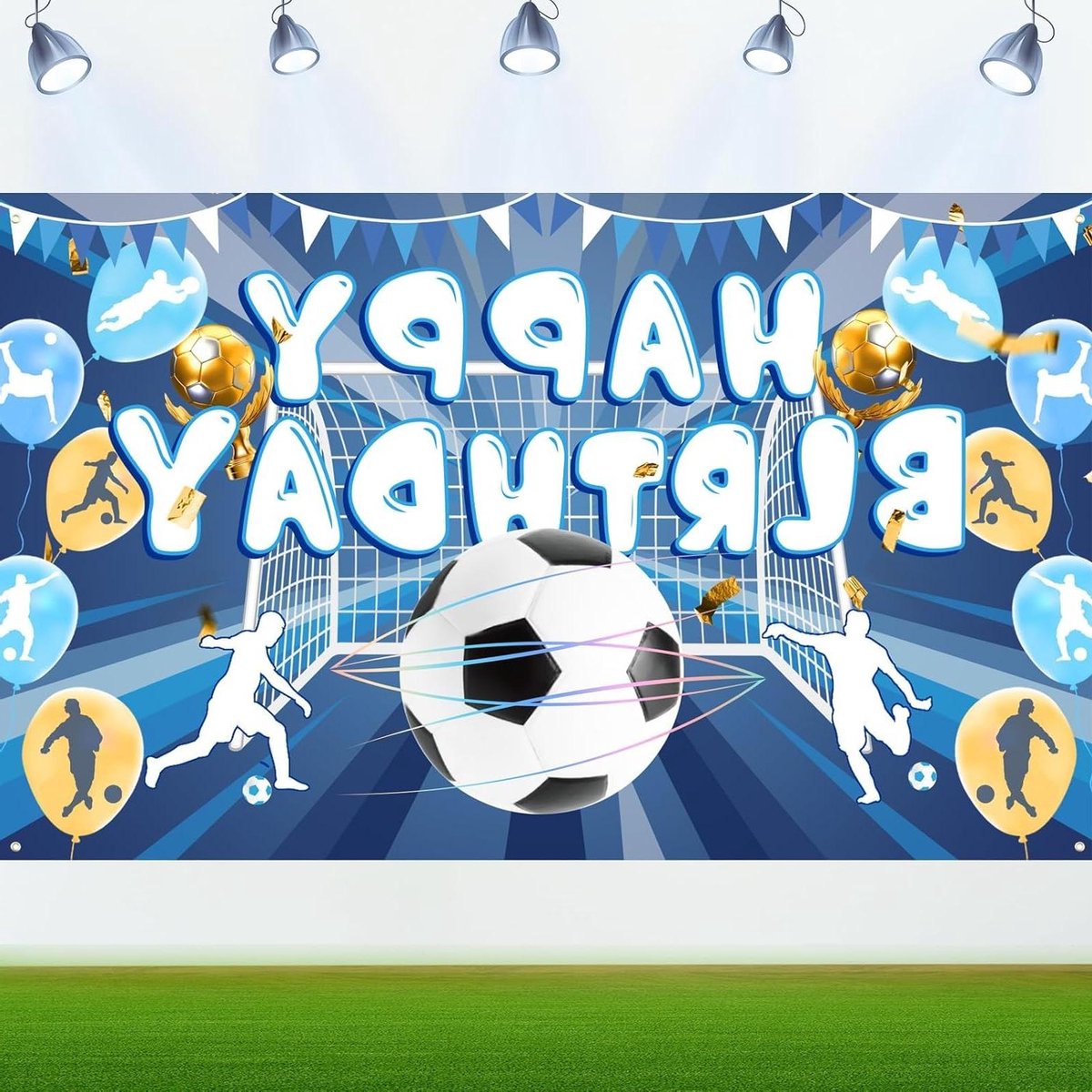 Verjaardag thema decoratie in voetbal thema, blauwe gelukkige verjaardag banner met voetbal print.